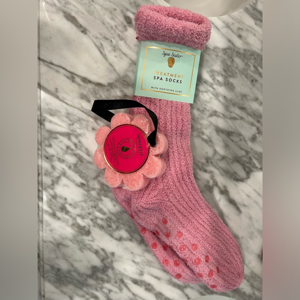 Spa Treatment Socks and Sponge - Picture 1 of 4